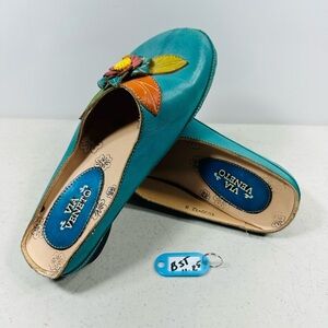 Via Veneto teal leather mules with a decorative flower size 8